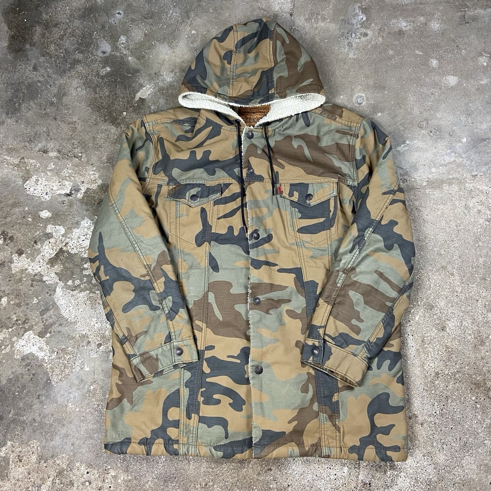 Levi's Fresh Leaves Hooded Jacket Size XL Camouflage Sherpa Lined Snap Down Coat
